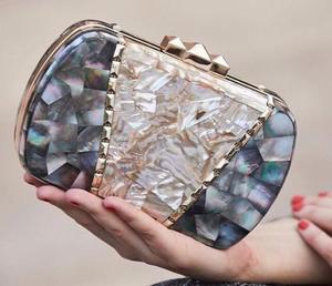 Sac à bandoulière en pierre de résine de vadrouille dorée pour femmes sac cadeau de mariage et de soirée à la mode - Product Image 1