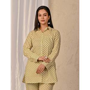 ชุดเซ็ตผ้าฝ้ายพิมพ์ลายบาริกบุตติสีมัสตาร์ดพาสเทล พร้อมเสื้อติดกระดุม - Product Image 1