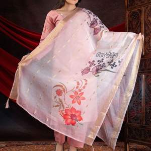 Elégant ensemble Roman Kurti en viscose avec broderie à la main Floral Dupatta et pantalon assorti pour tenue festive et décontractée - Product Image 3