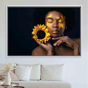 Impresión en lienzo de mujer africana y girasol: decoración de pared estilo bohemio, lienzo con marco blanco - Product Image 1