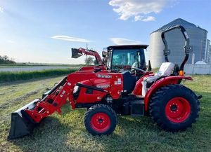 Nuevo Tractor de Ruedas TYM 4215H 2024 con Cargador, Motor Cummins de 42HP, Transmisión 4x4, Bomba y Caja de Cambios en Venta al Mejor Precio - Product Image 5