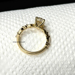 Juego de anillos de compromiso solitario de diamante CVD de 1 quilate de oro macizo de 14 quilates, anillo de diamante solitario de diamante cultivado en laboratorio de corte ovalado de 1 quilate - Product Image 3