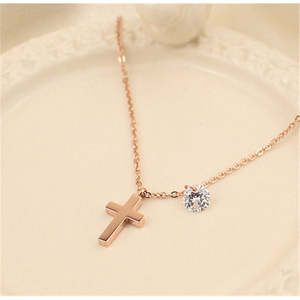 Cavigliera in Acciaio Inossidabile Placcato Oro con Croce e Cristalli, Braccialetto Religioso per Ragazze Cristiane, Ideale per Feste o Regalo - Product Image 4