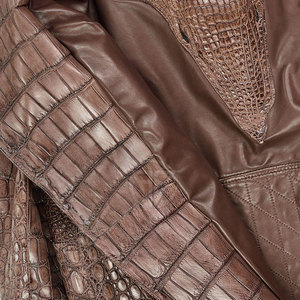 Veste en cuir classique gaufré pour femmes - Design respirant en tricot écologique avec une coupe moderne et une texture intemporelle - Product Image 4