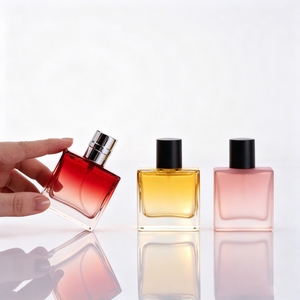 ขวดน้ำหอมดีไซน์หรูขนาด 100 มล. แบบสเปรย์ สำหรับน้ำหอม EDP EDT ของแท้จากอเมริกา ขายส่ง พร้อมหัวปั๊ม ใช้งานได้ยาวนาน ผลิตจากแก้ว - Product Image 5