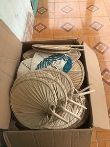 Abanico de bambú de mano en forma de hoja de Vietnam hoja de palma hecho a mano recuerdo de fiesta de boda regalo estilo ventilador decorativo Natural - Product Image 5