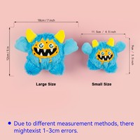 Chien en mouvement actif en peluche petites boules grinçantes appréciant les jouets interactifs de chien 2-en-1 Designer cadeau pour animaux de compagnie pour Halloween