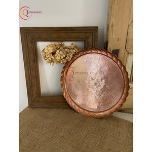 Bandeja de servicio martillada de forma redonda de cobre de lujo y moderna Chapado brillante para alimentos Suministros de utensilios de cocina de mesa Hecho EN LA India - Product Image 2