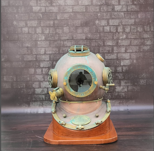 Casque de plongée sous-marine avec base en bois noir-Collection de décoration unique pour la maison Casque de plongée sous-marine antique de qualité supérieure - Product Image 1