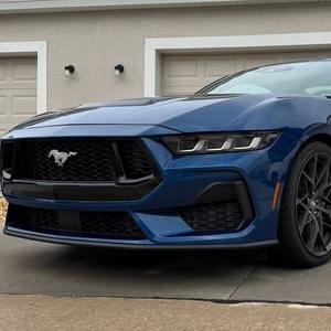 LUXURY RIDE 2024 Mustang GT Coupé Coyote V8 de 5.0 Litros, Supercargador Whipple, Azul Metálico Atlas - Product Image 1