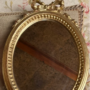 Espejo adornado dorado de madera ovalada con cinta florentina italiana - Product Image 1