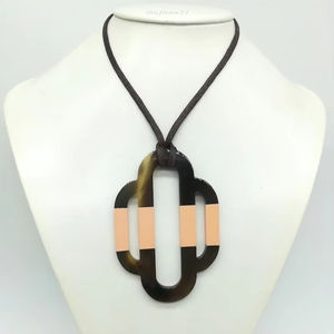 Venta al por mayor de colgantes de cuerno de búfalo-Lote de 200 piezas para fabricantes de joyas (MOQ 500) - Product Image 1