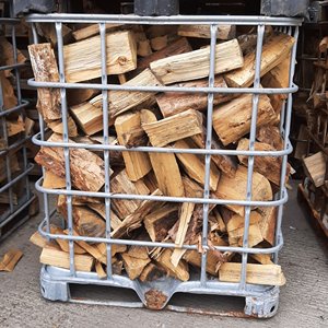 Bois de chauffage en chêne et hêtre séché au four, bois dur de mangrove de qualité supérieure, combustion efficace, longueurs de coupe de 25 cm et 33 cm, en vente - Product Image 2