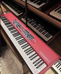 Piano Digital Nord Stage 5 88 de Alta Calidad, Nuevo, con Teclado de Acción de Martillo Contrapesado - Product Image 3