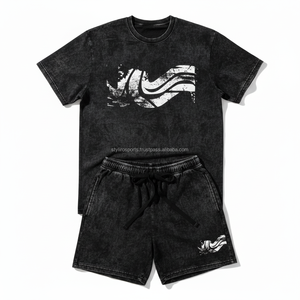 Ensemble court décontracté d'été pour homme noir de qualité supérieure avec impression graphique DTG - Streetwear vintage 100% coton - Product Image 1