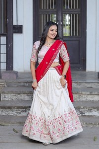 Lancement du nouveau tissu spécial NAVRATEI pour lehenga choli en soie Vichitra avec des paillettes et des broderies pour les tenues de soirée - Product Image 3