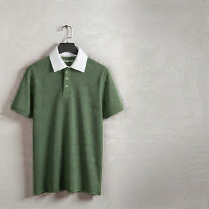 เสื้อเชิ้ตแขนสั้นสีน้ำเงินล้วนสำหรับผู้ชาย คอปกและปลายแขนสีขาว ผ้าคอตตอนปิเก้ถักแบบลำลอง ODM กันยับ ทรงปกติ - Product Image 3