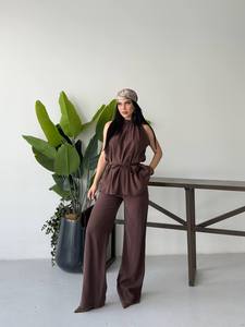 Ensemble pantalon deux pièces personnalisable pour femme, col halter, sans manches, longueur genou, en polyester, fabriqué en Turquie - Product Image 3