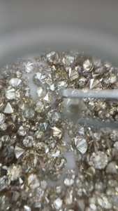 Diamantes naturales de color marrón, tallados en brillo redondo, extraídos de la tierra, para la fabricación de joyas. - Product Image 4