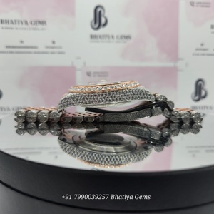 นาฬิกาแฟชั่นฮิปฮอปประดับเพชรโมอิสซาไนต์ VVS ตัวเรือนสแตนเลสสตีล งานฝีมือประณีต หรูหราด้วยเพชร - Product Image 3