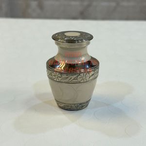 Avondale-urna de cremación de latón para hombres y mujeres, urna de cremación con acabado Raku para cenizas funerarias humanos - Product Image 2