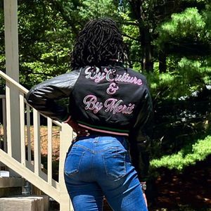 Alias giacca Varsity Cropped Black Wool maniche in pelle di ciniglia rosa verde ciniglia abbigliamento greco Custom Divine nove - Product Image 4