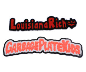 แพทช์ปักคุณภาพสูง ลาย Louisiana Rich Red Text ขายส่ง แพทช์ปักลาย Garbage Plate สำหรับเด็ก ป้ายติดเสื้อผู้ชายหรือผู้หญิง - Product Image 1