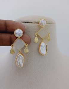 Juego de pendientes colgantes de prisma de perlas geométricas modernas de fusión elegante, pendientes colgantes de moda de diseño personalizables de latón pesado hechos a granel - Product Image 1