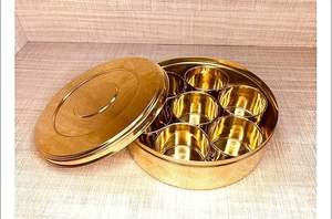 Boîte à épices élégante en métal Masala en laiton avec couvercle pour le stockage des herbes et des épices par HF Crafts - Product Image 5