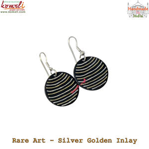 Boucles d'oreilles en argent faites à la main avec reproduction antique avec gravure complexe Bijoux de style ethnique uniques pour femmes - Product Image 4