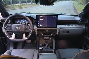 Toyota Tacoma Trailhunter 2024, Doble Cabina, 4x4, Gasolina, Bajo Kilometraje - Product Image 4