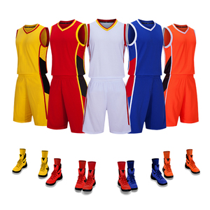 Ensemble d'entraînement de basketball personnalisé, nouveau style, 100 % polyester, respirant, antibactérien, durable, pour la vente en gros - Product Image 2