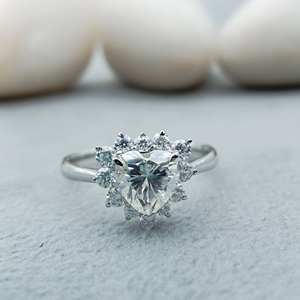 Anillo de diamante de solitario de lujo personalizado para Bodas de compromiso 100% satisfacción garantizada 14K 18K oro 925 Plata oro fiestas - Product Image 1