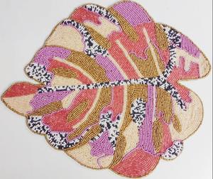 Nouveau 2025 Set de table brodé de perles, forme au design unique, 13x13 pouces, en tissu polyester, écologique, logo personnalisable, mariage - Product Image 1