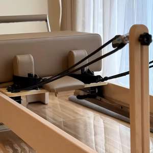 Reformer de Pilates Comercial de Madera de Arce Marrón con Certificación CE, Inteligente, Dinámico y Duradero, para Estudio de Pilates - Product Image 2