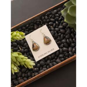 Boucles d'oreilles pendantes en turquoise noire et argent sterling, forme goutte d'eau, faites à la main par des artisans Navajo - Product Image 3
