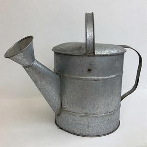 Pichet d'arrosage décoratif en fer galvanisé avec finition patinée pour jardins domestiques et cadeaux - Product Image 5