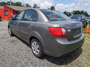 KIA RIO LX 2010 d'occasion, traction avant, en bon état de marche - Product Image 3