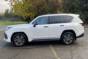 SUV d'occasion maintenant en vente ! 2022 LX600 Premiums Titres propres - Product Image 5