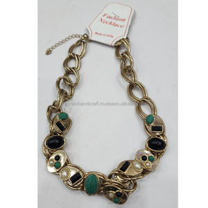 Collar Largo de Resina Hecho a Mano en India, Diseño Moderno y Fusionado, para Mujeres y Niñas, Ideal para Bodas y Fiestas - Product Image 3