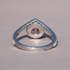 El último anillo de diamante solitario para mujer en oro blanco de 14 quilates corte redondo con estilo pavé anillos de novia de diamantes de moissanita VVS claridad - Product Image 4