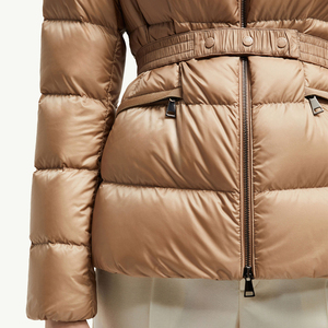 Chaqueta Acolchada Negra para Mujer con Capucha de Piel Sintética, Abrigo de Invierno Acolchado, Ropa Exterior Cálida, Chaqueta con Capucha Elegante y Ajustada para Mujer - Product Image 5