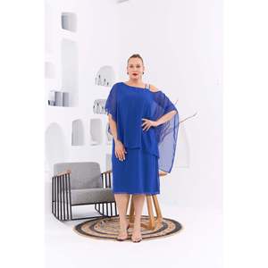 Robe midi en mousseline de soie bleu safran pour femmes grandes tailles RMG avec imprimé sur l'épaule, élégante tenue de vacances d'été - Product Image 1