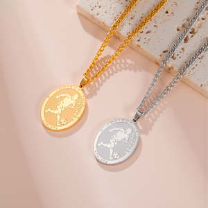 Pendentif en argent sterling 925 gravé avec un motif de football, serti de moissanite, plaqué or 14 carats, amulette de football minimaliste, bijoux cadeaux pour les fans de football - Product Image 3