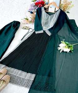 Élégance respirante: Coton Salwar Kameez Pakistanais-Découvrez l'élégance traditionnelle avec un tissu en coton respirant - Product Image 1