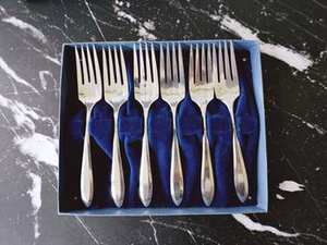 Ensemble de fourchettes en acier inoxydable faites à la main avec manche élégant en corne, parfait pour la cuisine, les voyages, les dîners, les mariages et l'usage domestique en Inde - Product Image 2