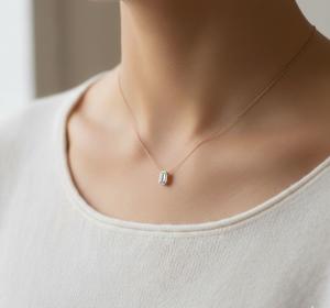 Collar con Colgante de Moissanita con Corte Esmeralda y Engaste de Bisel Personalizado, Collar de Plata 925 de Moda para Mujer, Aniversario de Bodas - Product Image 6