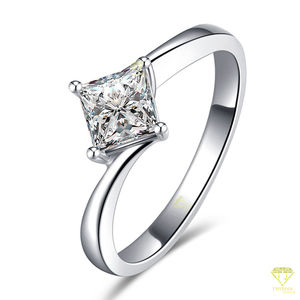 Anillo de compromiso de corte princesa personalizado, joyería clásica de boda solitaria para mujer en plata de ley - Product Image 6