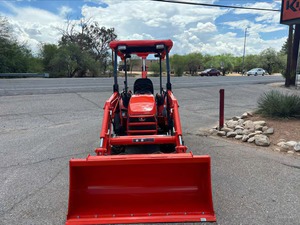 Tractor Kubota Usado 4x4 Subcompacto con Cargador Frontal y Retroexcavadora - Product Image 1