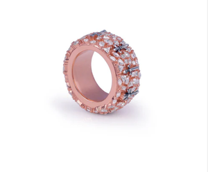 Anillo de Boda de Titanio Color Oro Rosa con Cruz y Detalles de Piedras de Moissanita, Estilo Hiphop Unisex - Product Image 2